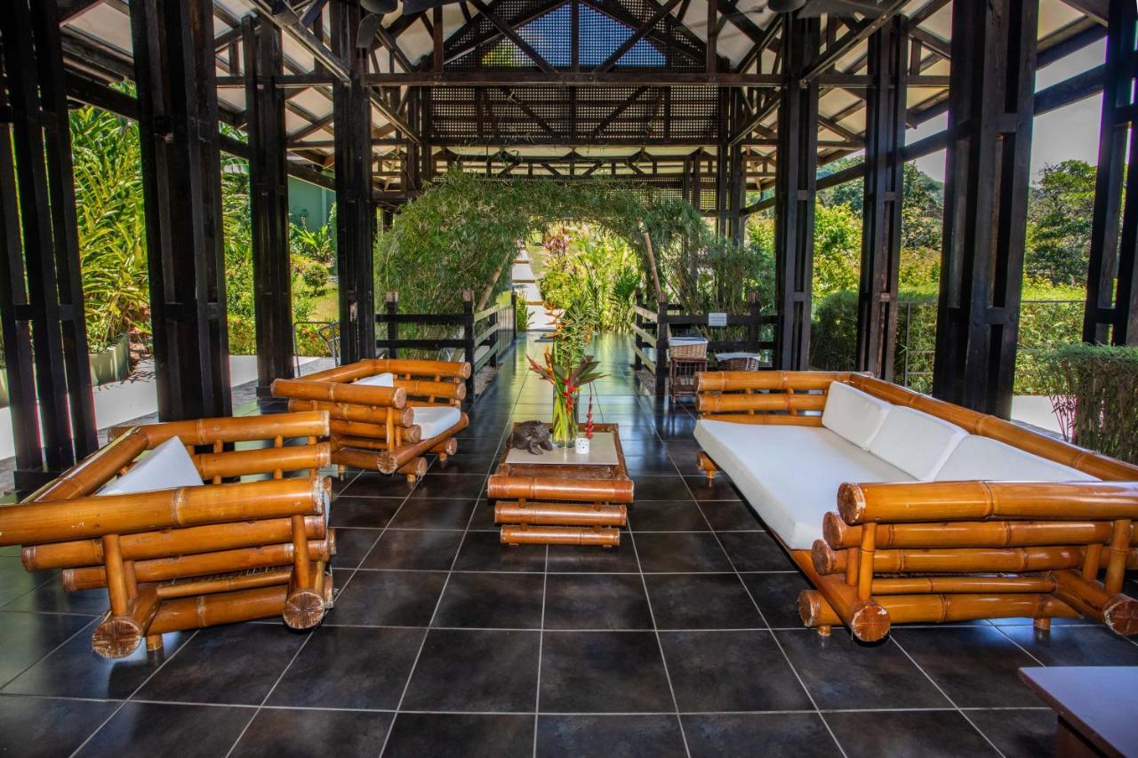 Tiki Villas Rainforest Lodge - Adults Only أوفيتا المظهر الخارجي الصورة
